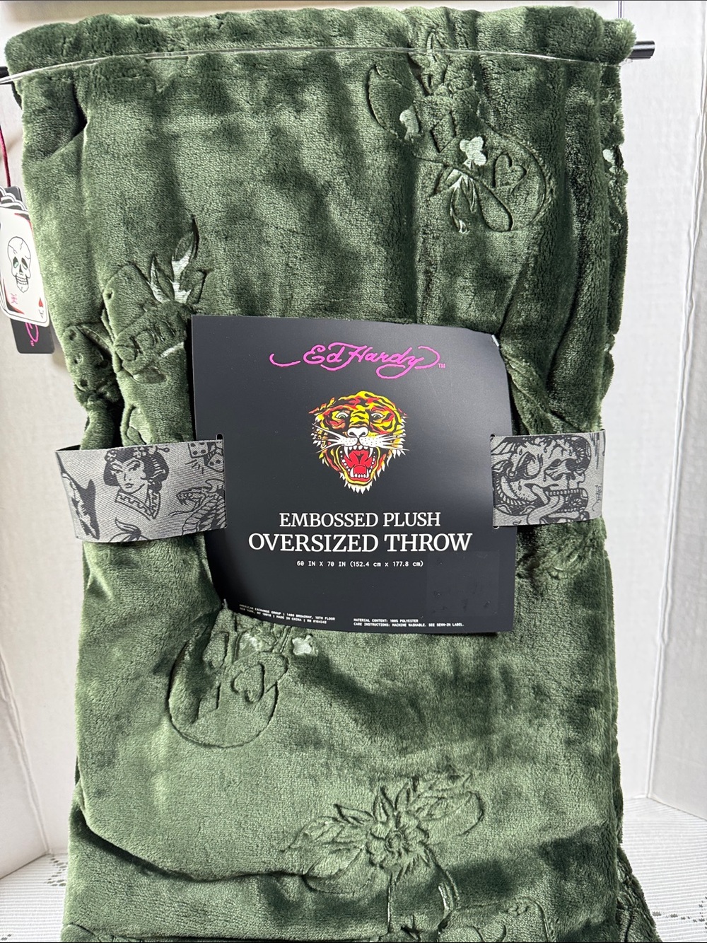 Ed Hardy Green Embossed Plush Oversized Throw Blanket Cards Lucky Skulls Dice